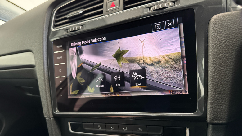 Volkswagen Golf 85kW e-Golf 5dr Auto Electric Hatchback